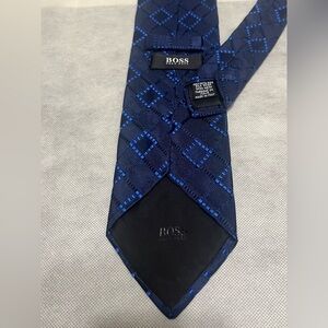BOSS Hugo Boss 100% Silk Tie Navy Blue Geometric (Made in Italy)